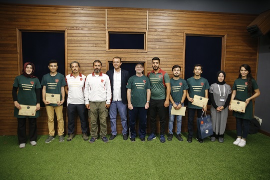 Okçular Vakfında eğitimlerini tamamlayan öğrencilerimiz sertifika töreninde...